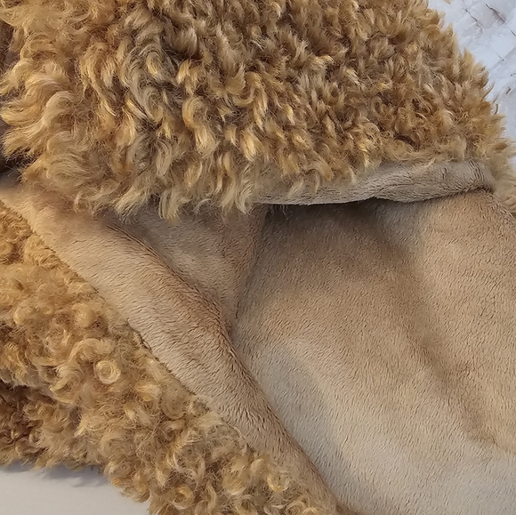 *Oake Home Faux Fur Throw 50" x 70" - Picture 3 of 8